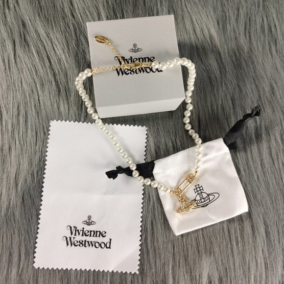 Vivienne Westwood Gold Safety Pin Pearl Necklace - Picture 1 of 6